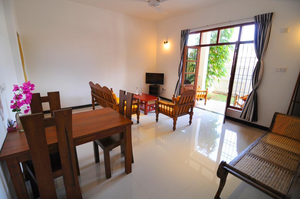 Park Lane Apartments Negombo Room photo