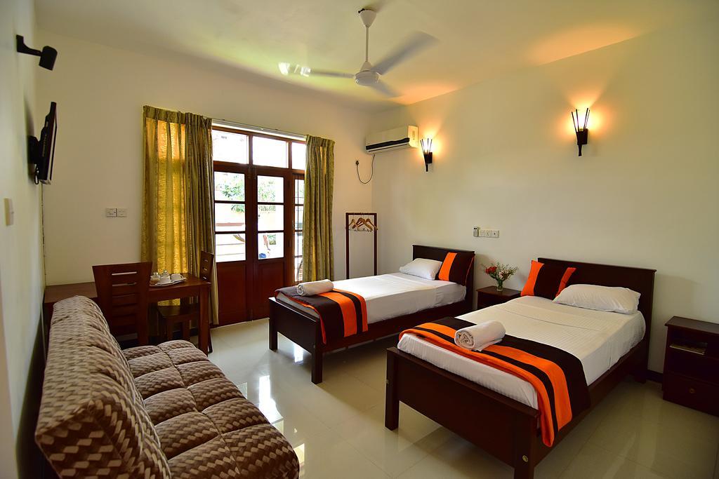 Park Lane Apartments Negombo Exterior photo
